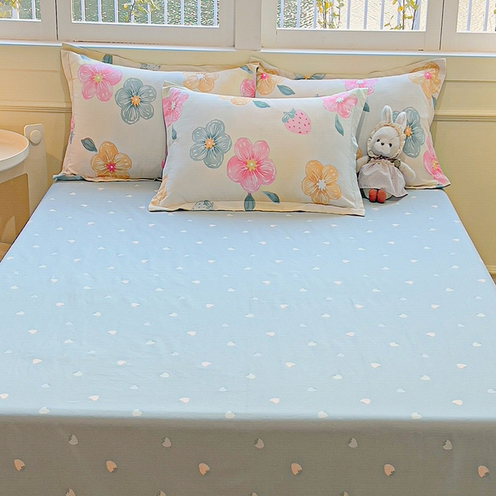 91家纺网 家纺一手货源 找家纺 拾物记 2025新款A类无荧光全喷气12868全棉B版单床单 茉莉草莓B版