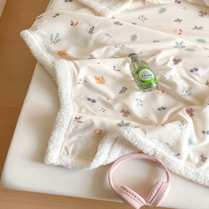 91家纺网 家纺一手货源 找家纺 857家居 2025新款双层针织纱羊羔绒毛毯 枫叶