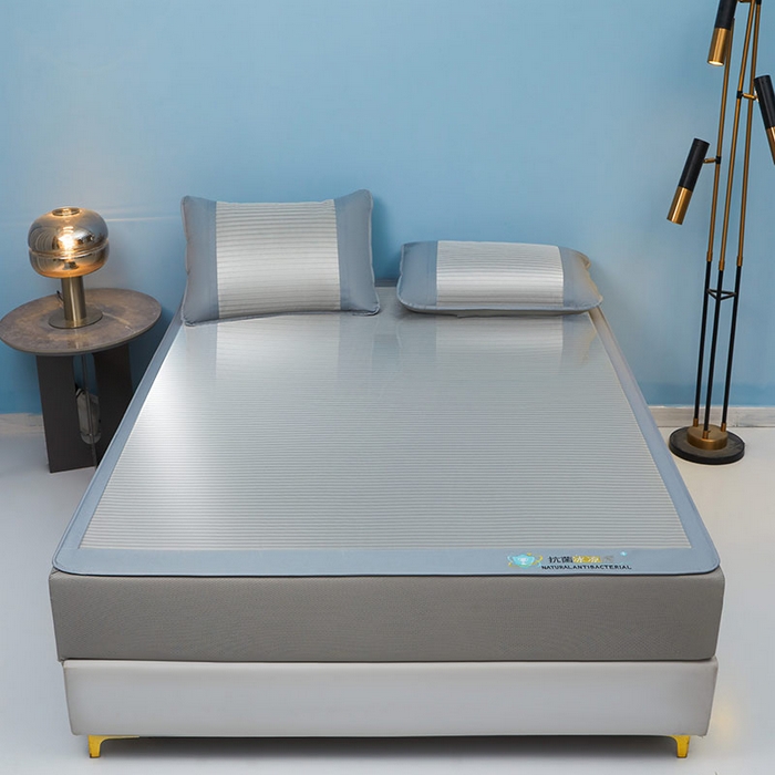 91家纺网 家纺一手货源 找家纺 阿亮家居 2025新款凉席抗菌刺绣可水洗碳光冰丝席包边无纺布冰丝席 素夏 绅士灰-床笠款