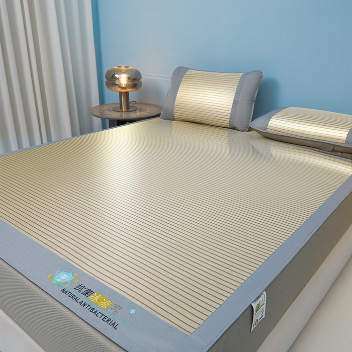 91家纺网 家纺一手货源 找家纺 阿亮家居 2025新款凉席抗菌刺绣可水洗碳光冰丝席包边无纺布冰丝席 素夏 星光银-床笠款