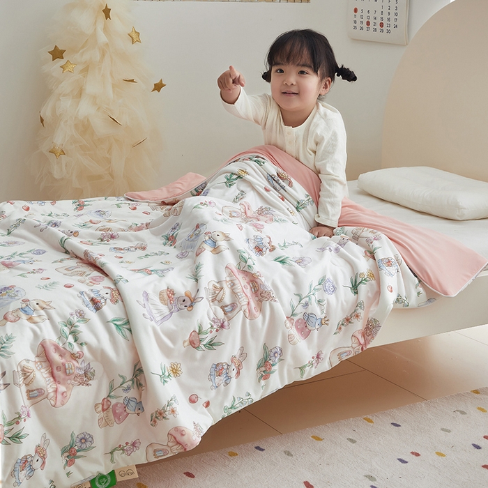 91家纺网 家纺一手货源 找家纺 荷马之梦 2025新款A类原创手绘风针织棉凉感大豆儿童夏被 蘑菇下午茶B