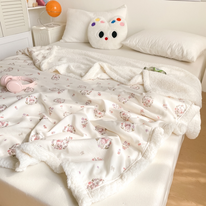 91家纺网 家纺一手货源 找家纺 857家居 2025新款双层针织纱羊羔绒毛毯 梦幻花园