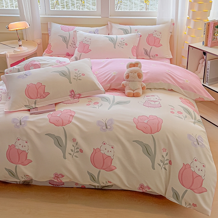 91家纺网 家纺一手货源 找家纺 拾物记 2025新款A类无荧光全喷气全棉12868四件套 花欣猫趣-粉