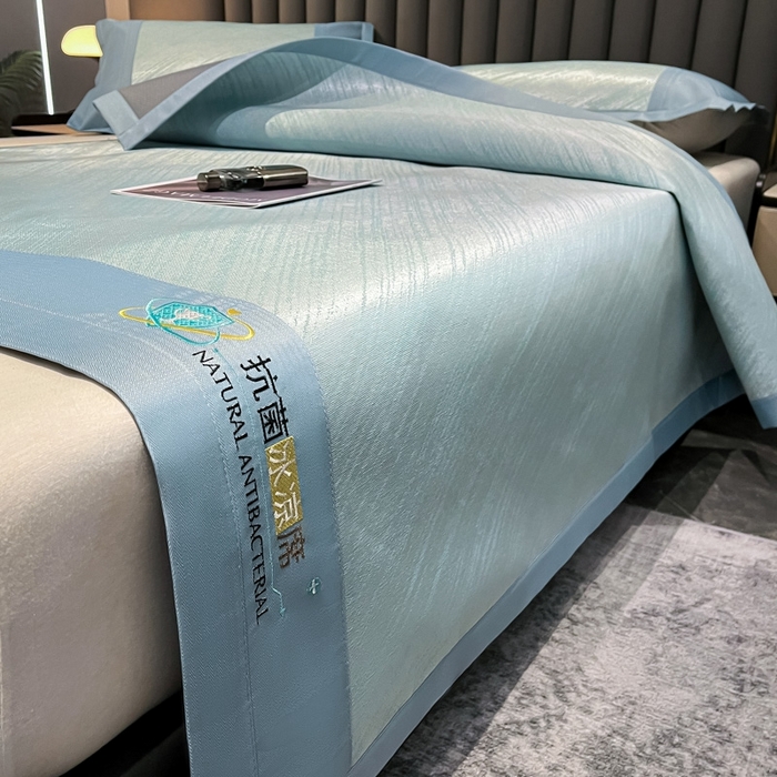 91家纺网 家纺一手货源 找家纺 阿亮家居 2025新款凉席冰丝席三明治宽包边刺绣款粗冰丝凉席 流星雨-蓝