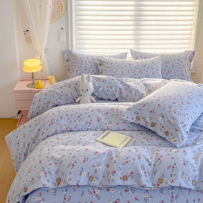 91家纺网 家纺一手货源 找家纺 星窝家纺 2025新款纽扣款水洗棉印花四件套 花上枝蓝