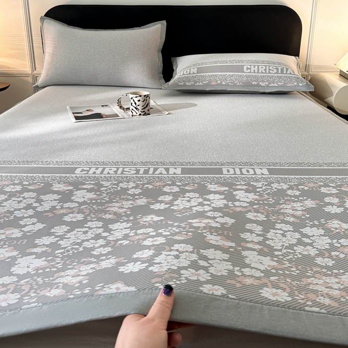 91家纺网 家纺一手货源 找家纺 慕尚家纺 2025春夏新款凉感冰丝提花凉席三件套 花艺 灰红