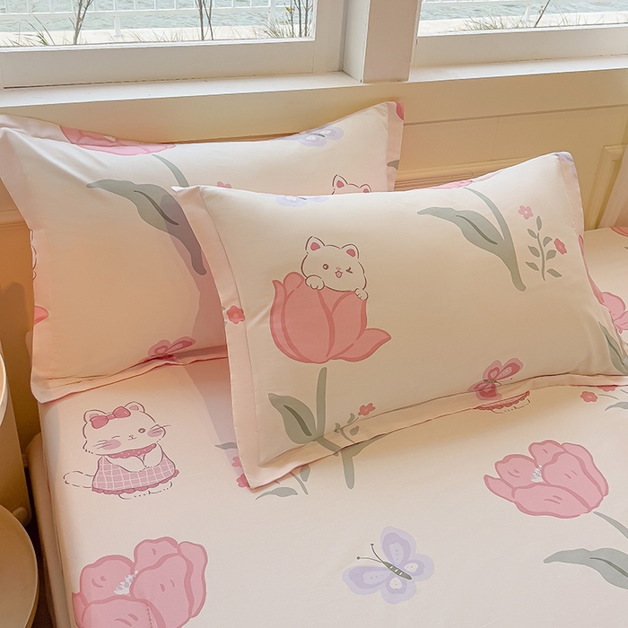 91家纺网 家纺一手货源 找家纺 拾物记 2025新款A类无荧光全喷气全棉12868单枕套 花欣猫趣-粉