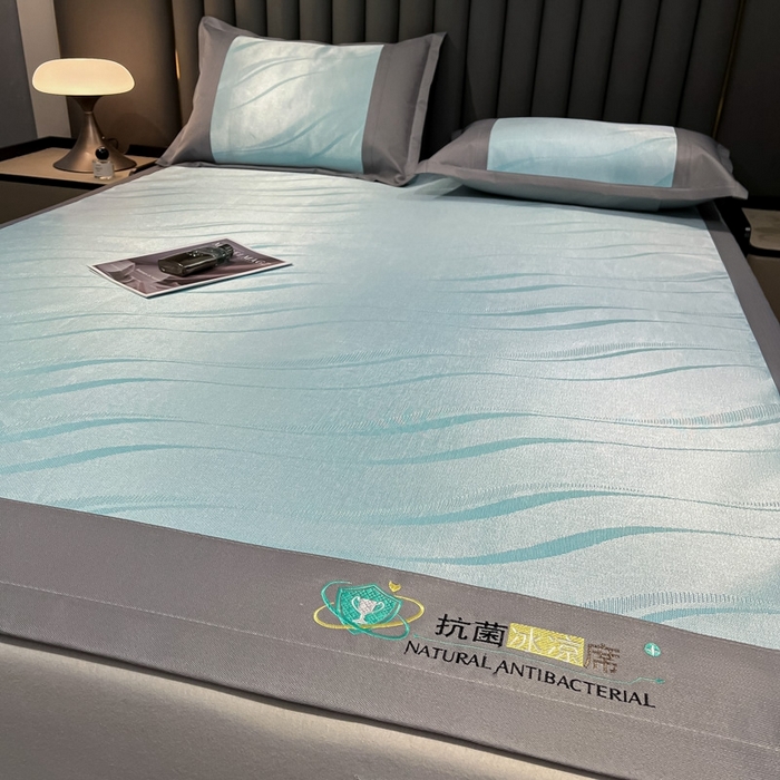 91家纺网 家纺一手货源 找家纺 阿亮家居 2025新款凉席冰丝席三明治宽包边刺绣款粗冰丝凉席 柔美-绿