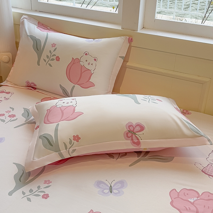 91家纺网 家纺一手货源 找家纺 拾物记 2025新款A类无荧光全喷气全棉12868单枕套 花欣猫趣-粉