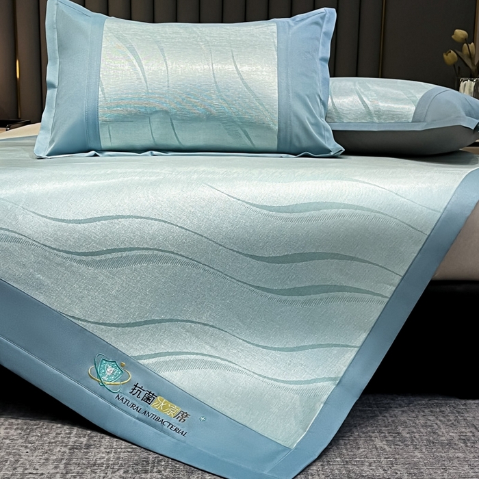 91家纺网 家纺一手货源 找家纺 阿亮家居 2025新款凉席冰丝席三明治宽包边刺绣款粗冰丝凉席 柔美-蓝
