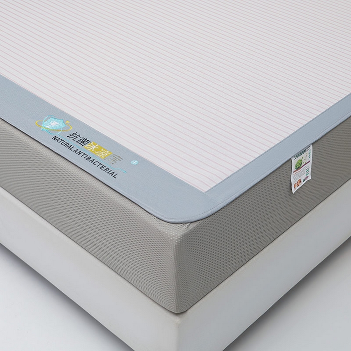 91家纺网 家纺一手货源 找家纺 阿亮家居 2025新款凉席抗菌三明治可水洗碳光冰丝席宽边刺绣冰丝席 素夏 树莓粉-床笠款