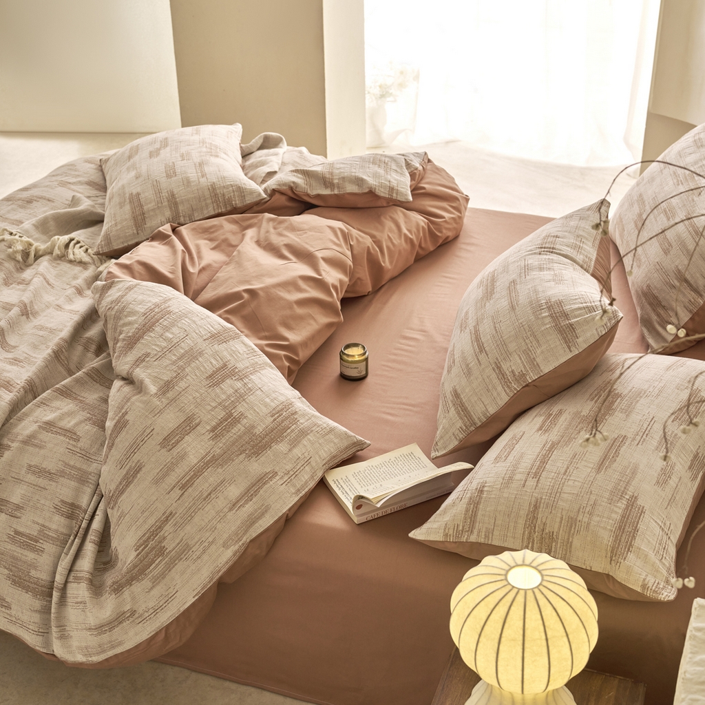 91家纺网 家纺一手货源 找家纺 金丝鸟2025新款全棉纯棉三层纱提花四件套 树影咖