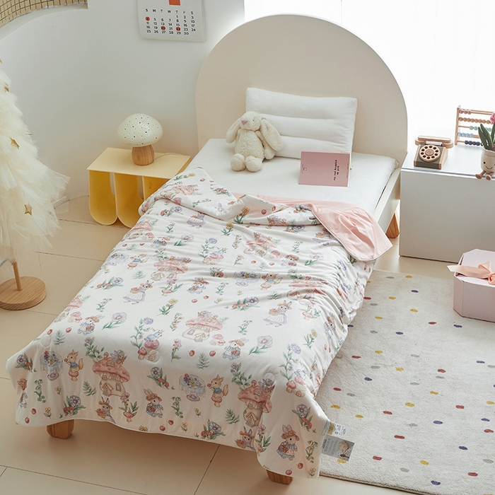 91家纺网 家纺一手货源 找家纺 荷马之梦 2025新款A类原创手绘风针织棉凉感大豆儿童夏被 蘑菇下午茶B