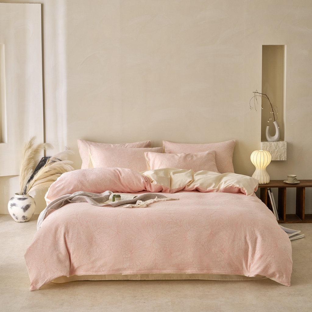 91家纺网 家纺一手货源 找家纺 金丝鸟2025新款全棉纯棉三层纱提花四件套 秋叶粉