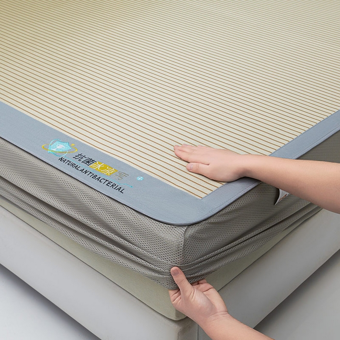 91家纺网 家纺一手货源 找家纺 阿亮家居 2025新款凉席抗菌刺绣可水洗碳光冰丝席包边无纺布冰丝席 素夏 星光银-床笠款