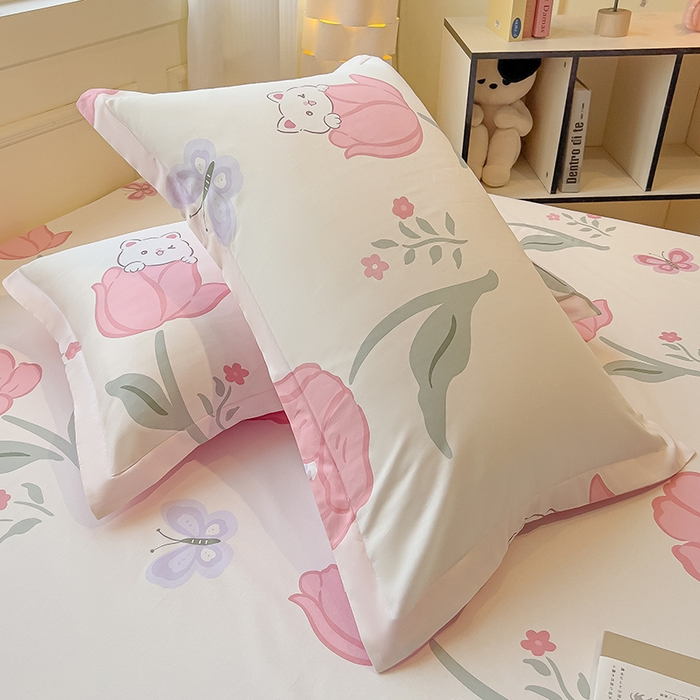 91家纺网 家纺一手货源 找家纺 拾物记 2025新款A类无荧光全喷气全棉12868单枕套 花欣猫趣-粉