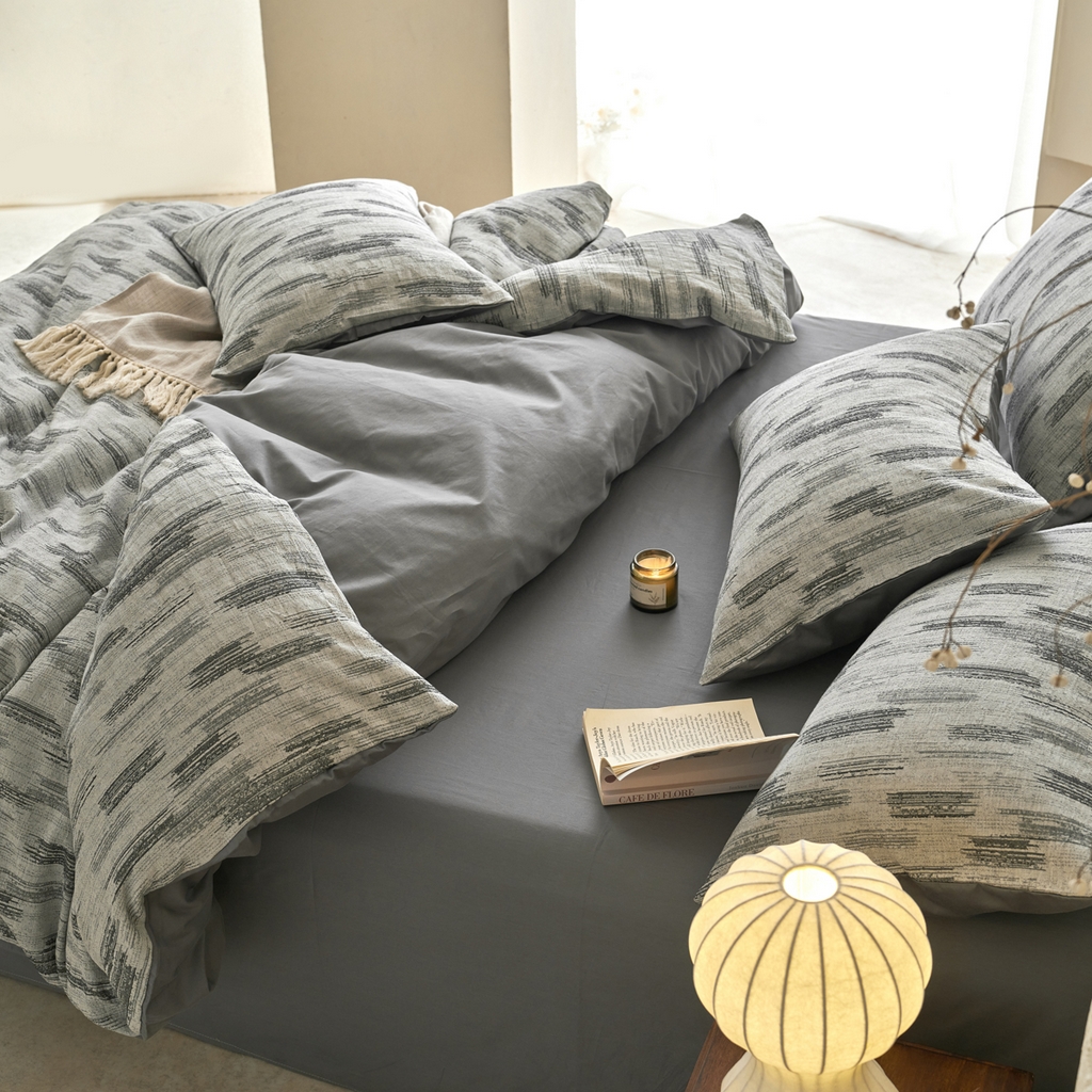 91家纺网 家纺一手货源 找家纺 金丝鸟2025新款全棉纯棉三层纱提花四件套 树影灰