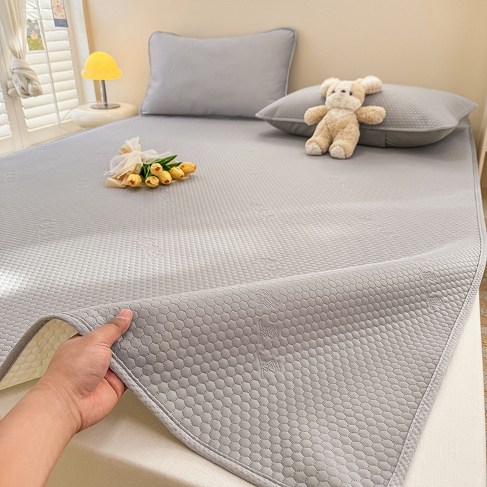 91家纺网 家纺一手货源 找家纺 阿亮家居 2025新款凉席凉豆豆单包边可水席单凉席三件套冰豆豆席 小米粒绅士灰床席款