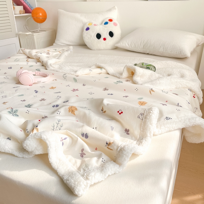 91家纺网 家纺一手货源 找家纺 857家居 2025新款双层针织纱羊羔绒毛毯 枫叶