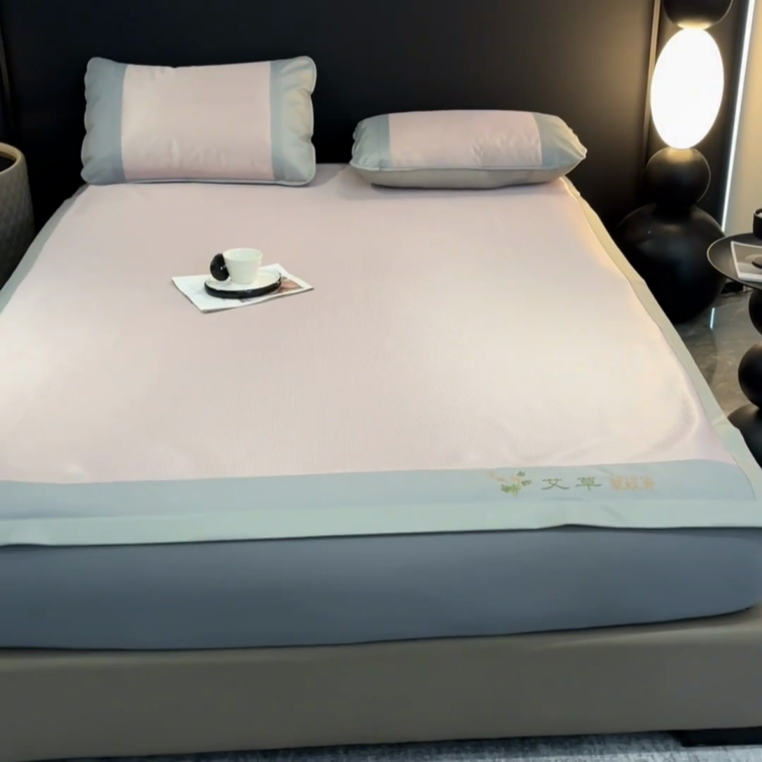 91家纺网 家纺一手货源 找家纺 （总）阿亮家居 2025新款刺绣可水洗碳光冰丝席宽包边无纺布冰丝席艾香系列