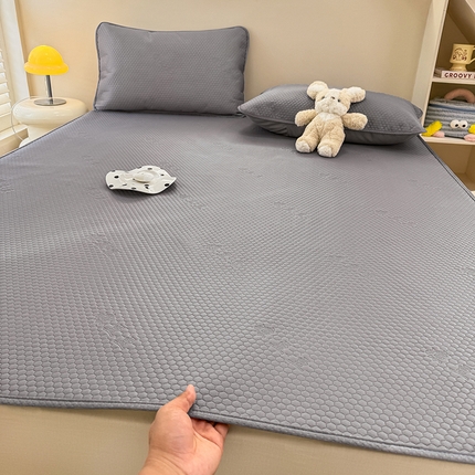 91家纺网 家纺一手货源 找家纺 阿亮家居 2025新款凉席凉豆豆单包边可水席单凉席三件套冰豆豆席 小米粒深海灰床席款