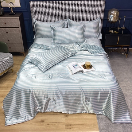 91家纺网 家纺一手货源 找家纺 （总）经年 2025新款条纹丝绸冰丝夏被