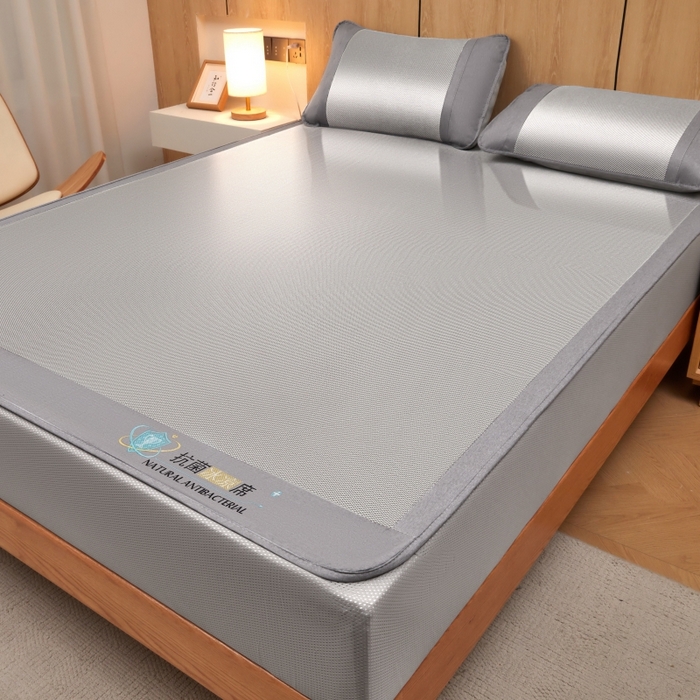 91家纺网 家纺一手货源 找家纺 阿亮家居 2025新款冰藤席凉席三件套包边抗菌刺绣款冰藤凉席 灰色-床笠款