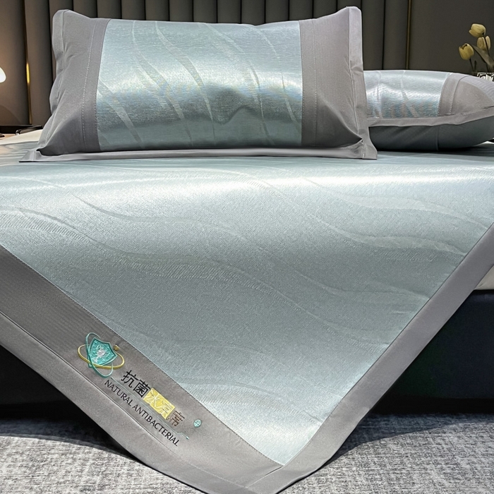 91家纺网 家纺一手货源 找家纺 阿亮家居 2025新款凉席冰丝席三明治宽包边刺绣款粗冰丝凉席 柔美-灰