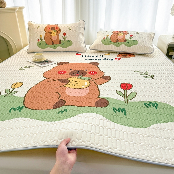 91家纺网 家纺一手货源 找家纺 希廷顿 2025新款大版印花乳胶凉席三件套 卡皮巴拉