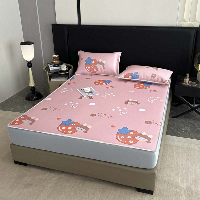 91家纺网 家纺一手货源 找家纺 2025新款印花冰丝凉席反面无纺布 冰丝-床笠款-草莓