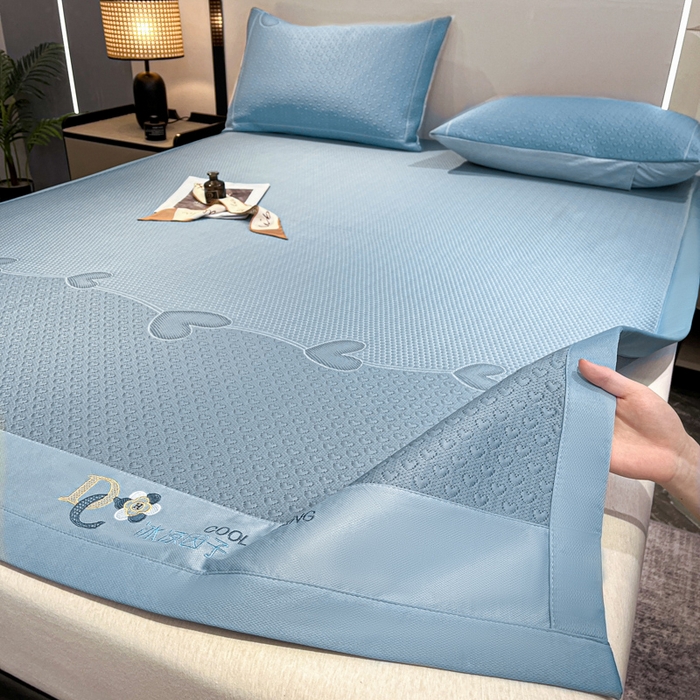 91家纺网 家纺一手货源 找家纺 阿亮家居 2025新款刺绣款凉豆豆凉席 凉豆豆-爱心蓝色