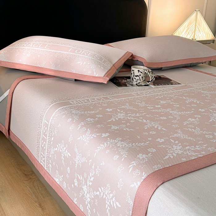 91家纺网 家纺一手货源 找家纺 慕尚家纺 2025春夏新款凉感冰丝提花凉席三件套 海棠 粉