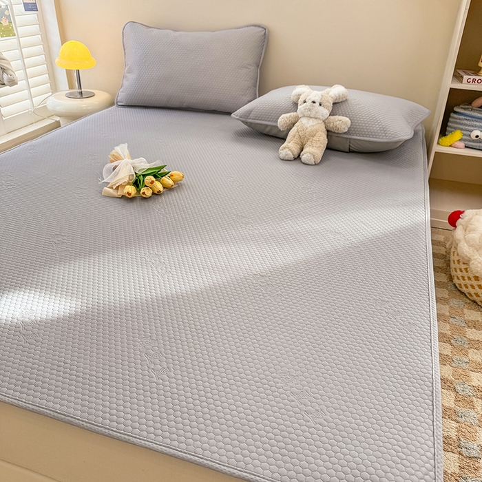 91家纺网 家纺一手货源 找家纺 阿亮家居 2025新款凉席凉豆豆单包边可水席单凉席三件套冰豆豆席 小米粒绅士灰床席款