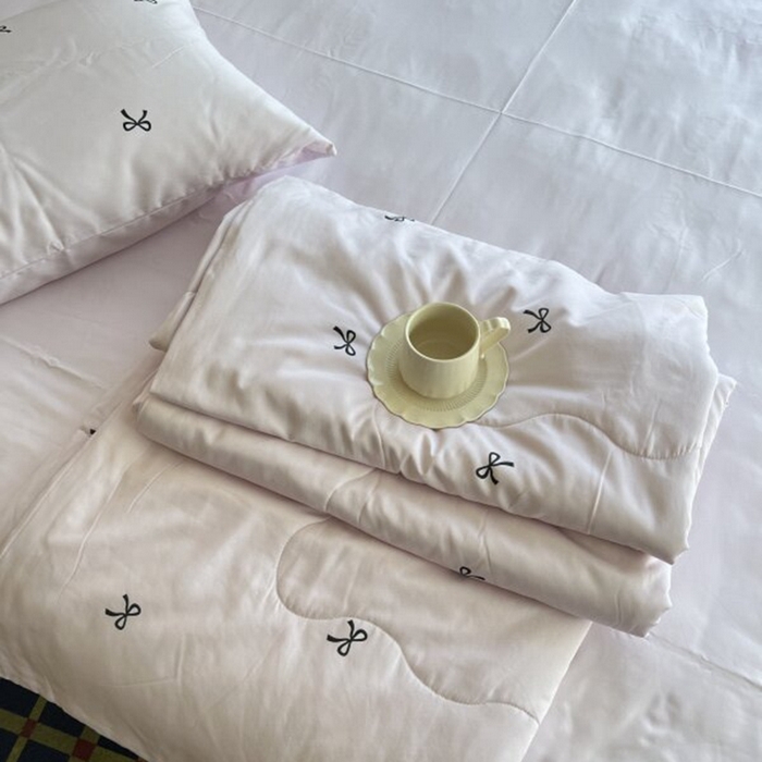 91家纺网 家纺一手货源 找家纺 棉生活家纺 2025新款ins小清新水洗冰丝夏被四件套 蜜桃乌龙 粉