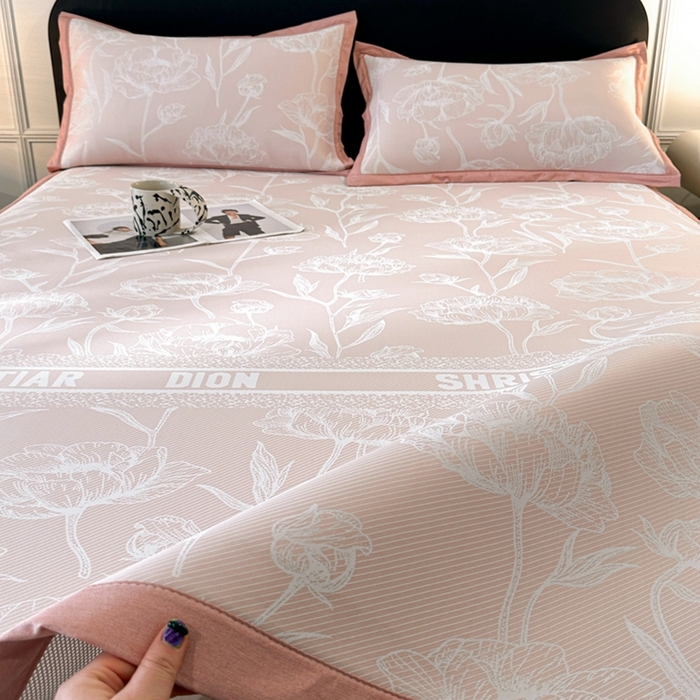 91家纺网 家纺一手货源 找家纺 慕尚家纺 2025春夏新款凉感冰丝提花凉席三件套 烟粉