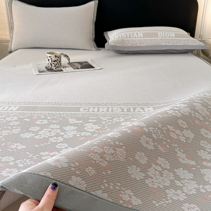 91家纺网 家纺一手货源 找家纺 慕尚家纺 2025春夏新款凉感冰丝提花凉席三件套 花艺 咖白