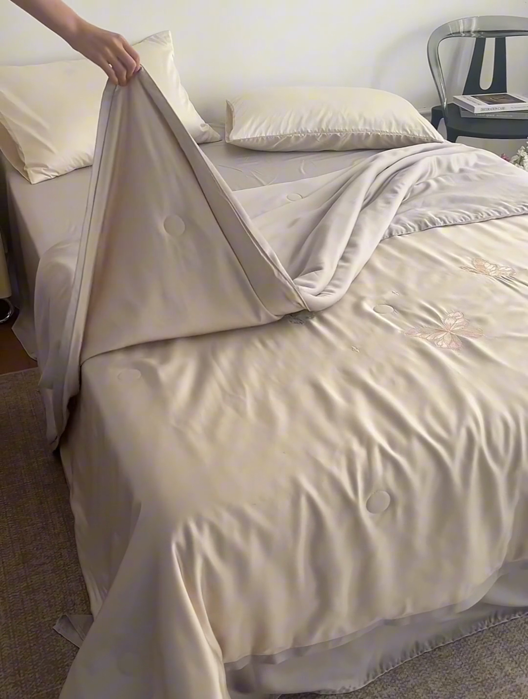 91家纺网 家纺一手货源 找家纺 纪梵茜 2025新款莱赛尔天丝夏被四件套-蝶恋 蝶恋-茶色