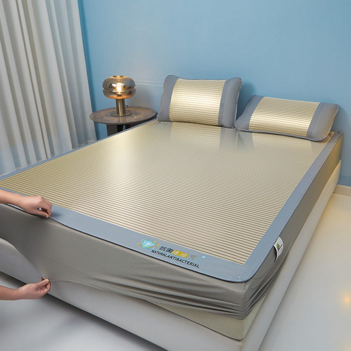 91家纺网 家纺一手货源 找家纺 阿亮家居 2025新款凉席抗菌刺绣可水洗碳光冰丝席包边无纺布冰丝席 素夏 星光银-床笠款