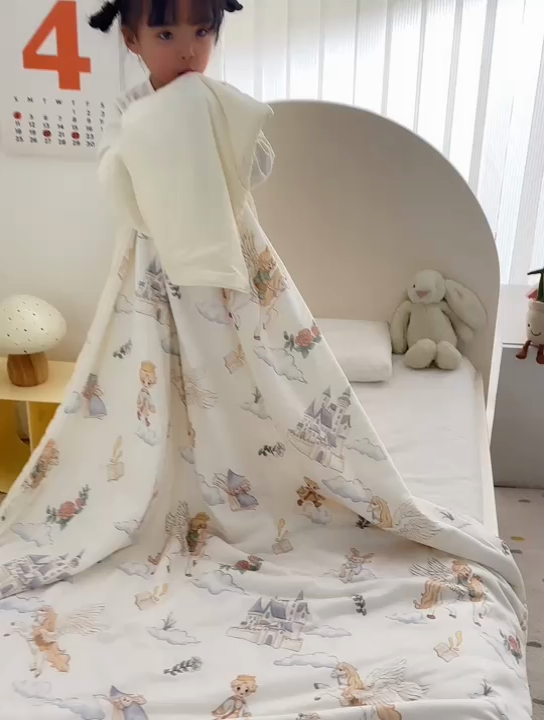 91家纺网 家纺一手货源 找家纺 荷马之梦 2025新款A类原创手绘风针织棉凉感大豆儿童夏被 飞马小王子B