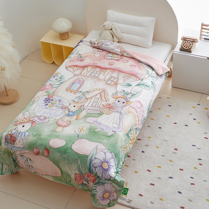 91家纺网 家纺一手货源 找家纺 荷马之梦 2025新款A类原创手绘风针织棉凉感大豆儿童夏被 蘑菇下午茶