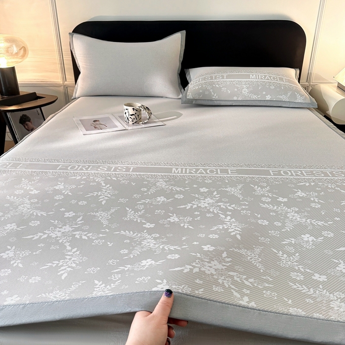 91家纺网 家纺一手货源 找家纺 慕尚家纺 2025春夏新款凉感冰丝提花凉席三件套 海棠 灰