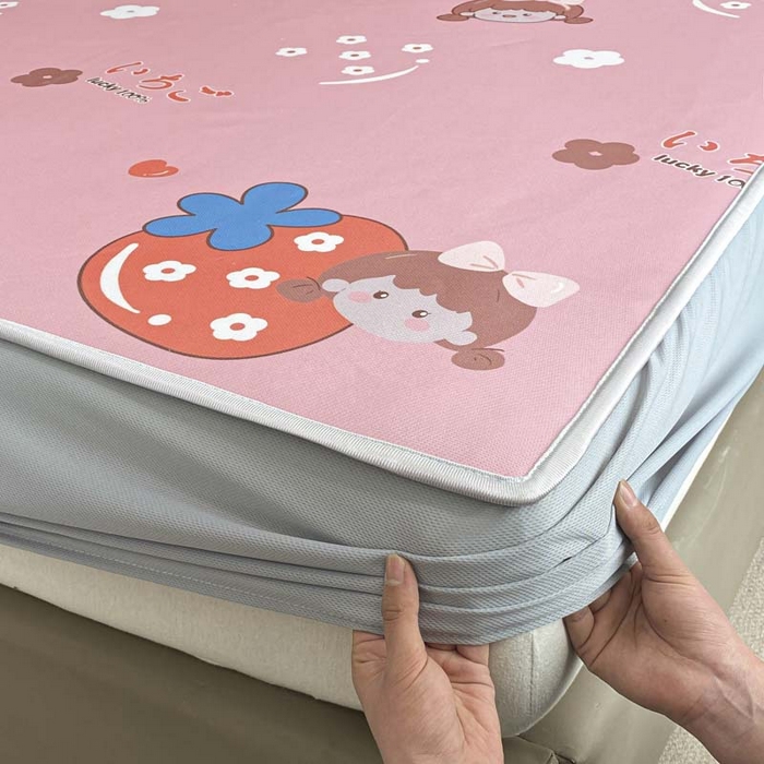 91家纺网 家纺一手货源 找家纺 2025新款印花冰丝凉席反面无纺布 冰丝-床笠款-草莓