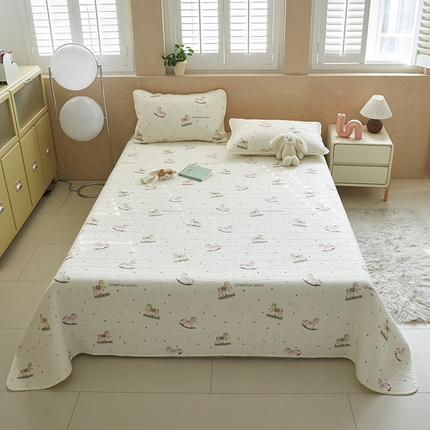 91家纺网 家纺一手货源 找家纺 舒居家纺 2025新款双面全棉酵素砂洗床盖 爱心木马