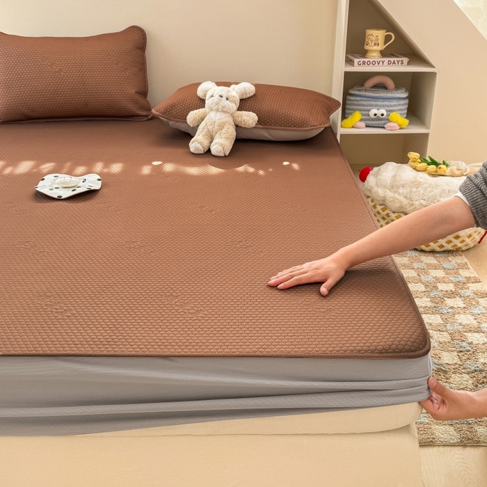 91家纺网 家纺一手货源 找家纺 阿亮家居 2025新款凉席凉豆豆单包边可水席单凉席三件套冰豆豆席 小米粒气质咖床笠款