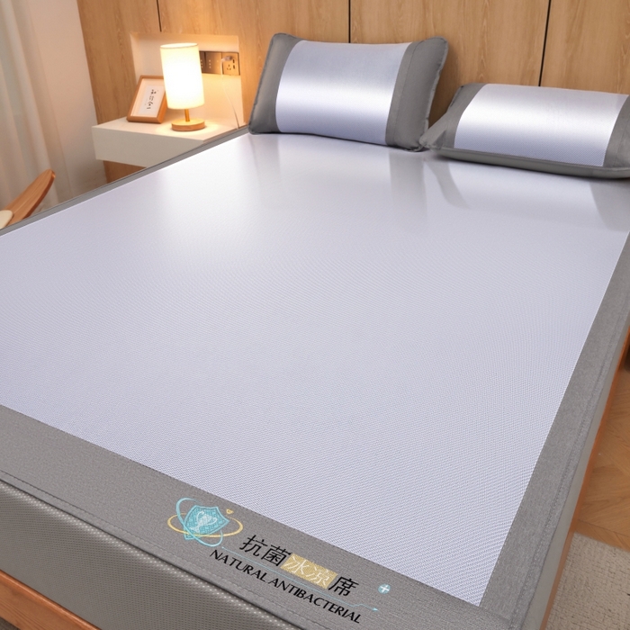 91家纺网 家纺一手货源 找家纺 阿亮家居 2025新款冰藤席凉席三件套包边抗菌刺绣款冰藤凉席 蓝紫色-床笠款