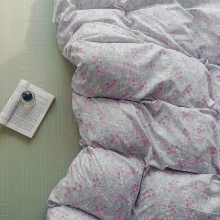 91家纺网 家纺一手货源 找家纺 王朝国际 2025新款皱皱棉印花四件套 紫蔷薇