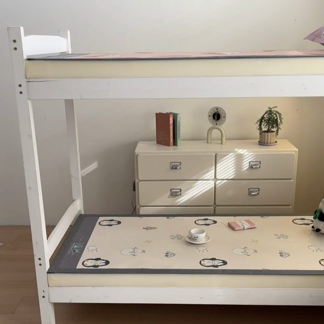 91家纺网 家纺一手货源 找家纺 阿亮家居 2025新款印花冰藤凉席-学生款 小企鹅