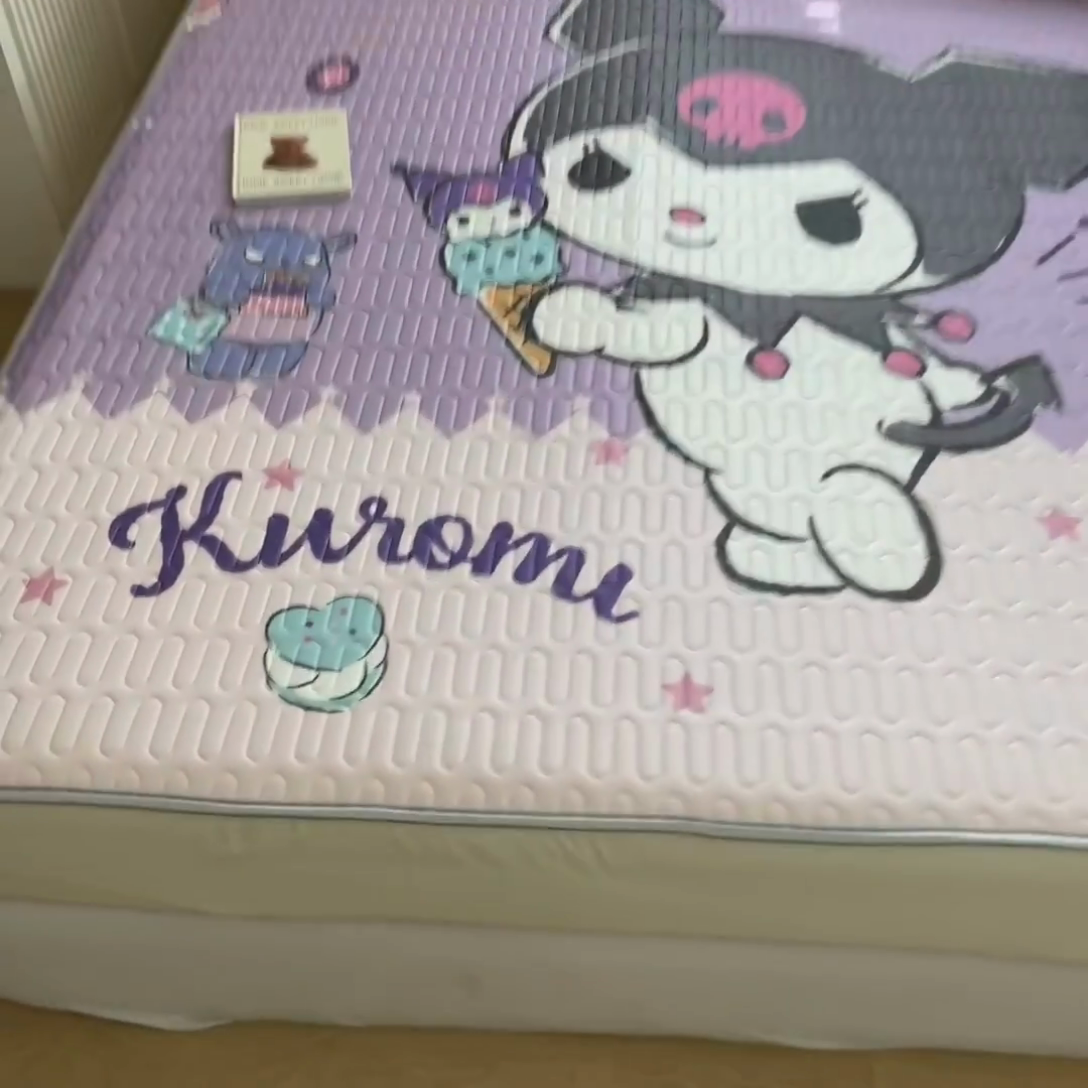 91家纺网 家纺一手货源 找家纺 金爱家 2025新款三丽鸥乳胶凉席大版床笠款 床笠款-冰淇淋库洛米