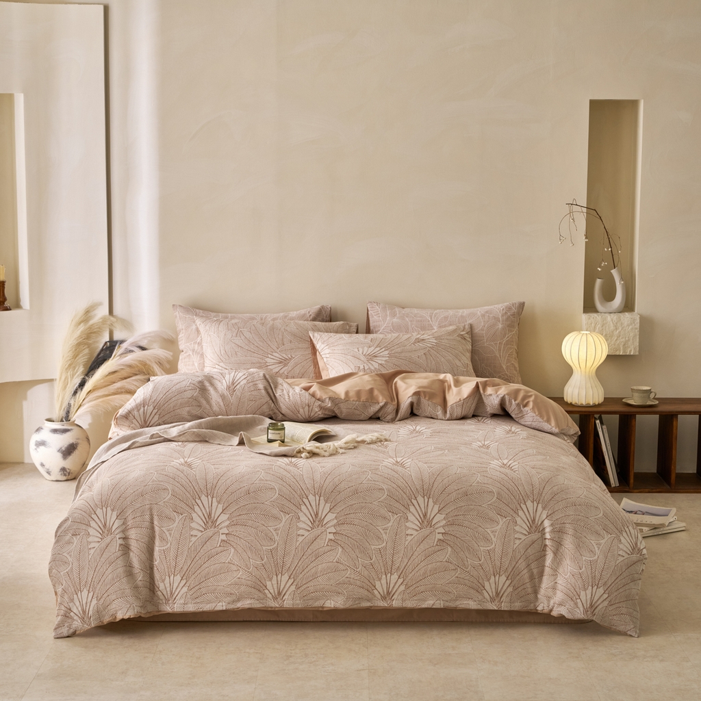 91家纺网 家纺一手货源 找家纺 金丝鸟2025新款全棉纯棉三层纱提花四件套 耶鲁斯驼