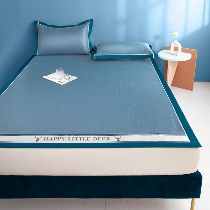 91家纺网 家纺一手货源 找家纺 阿亮家居 2025新款A类母婴级1800D碳光小鹿冰丝席凉席 宾利蓝